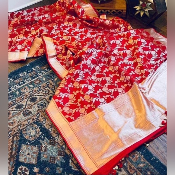 Other - Handloom Cutwork Red Benarasi silk Saree With Bp